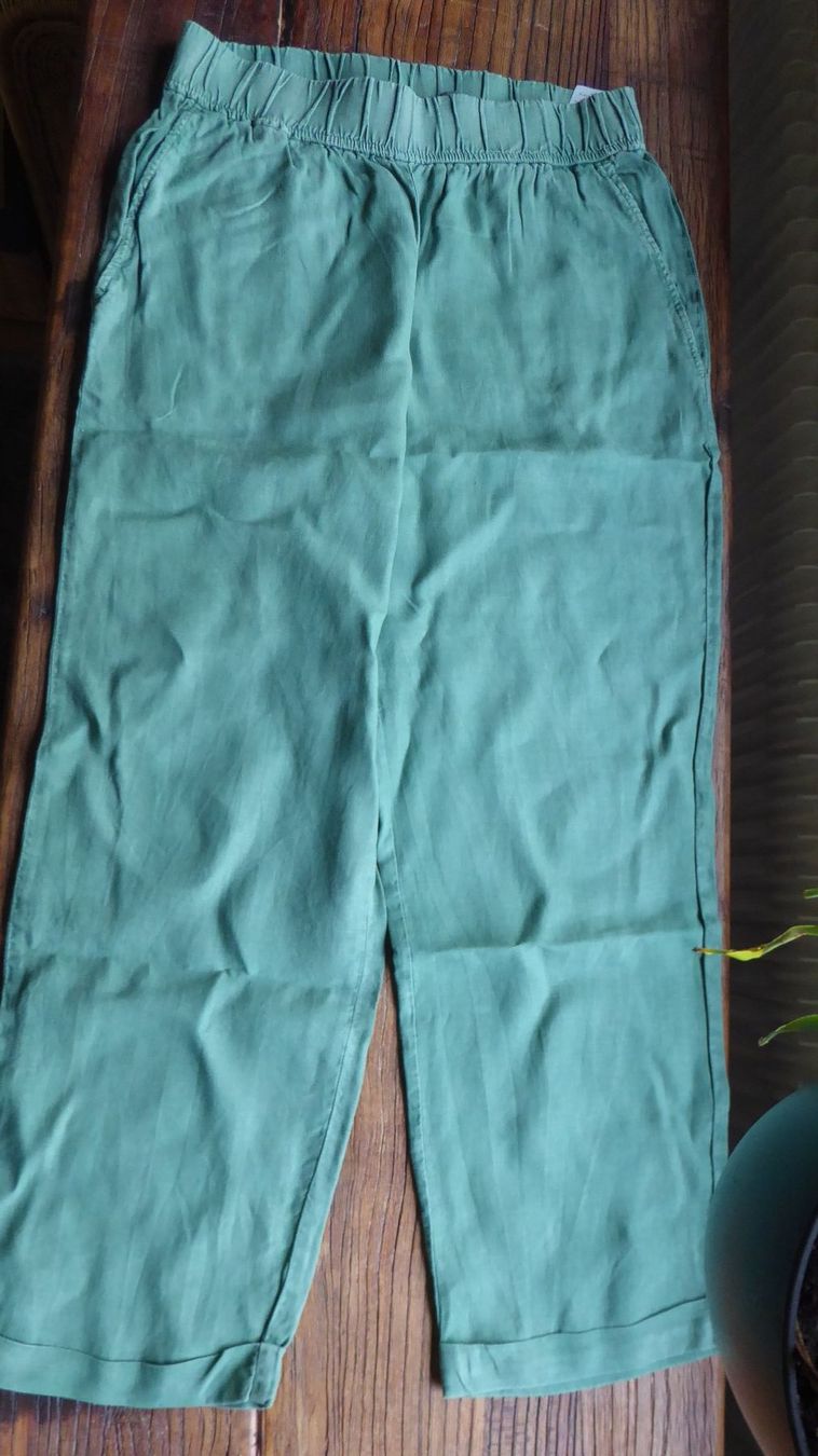 Hosen: Grüne  Hose 100%  Leinen Gr 36 Bund  36cm – Gebraucht aus Sargans von Benziner 1