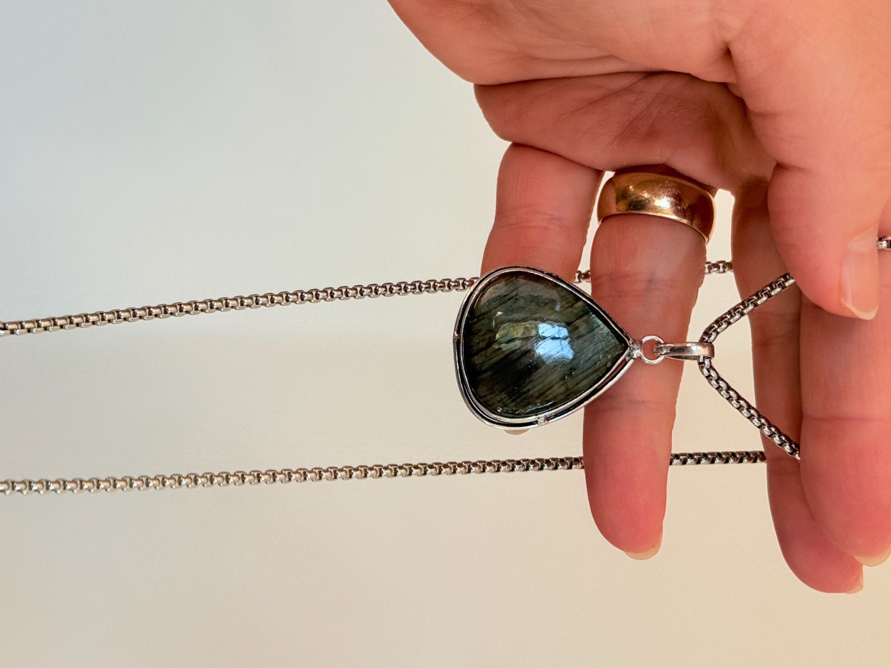 Catenine: Collier avec pendentif pierre labradorite forme goutte – Nuovo e nell'imballaggio originale da Genève venduto da AWWA 6