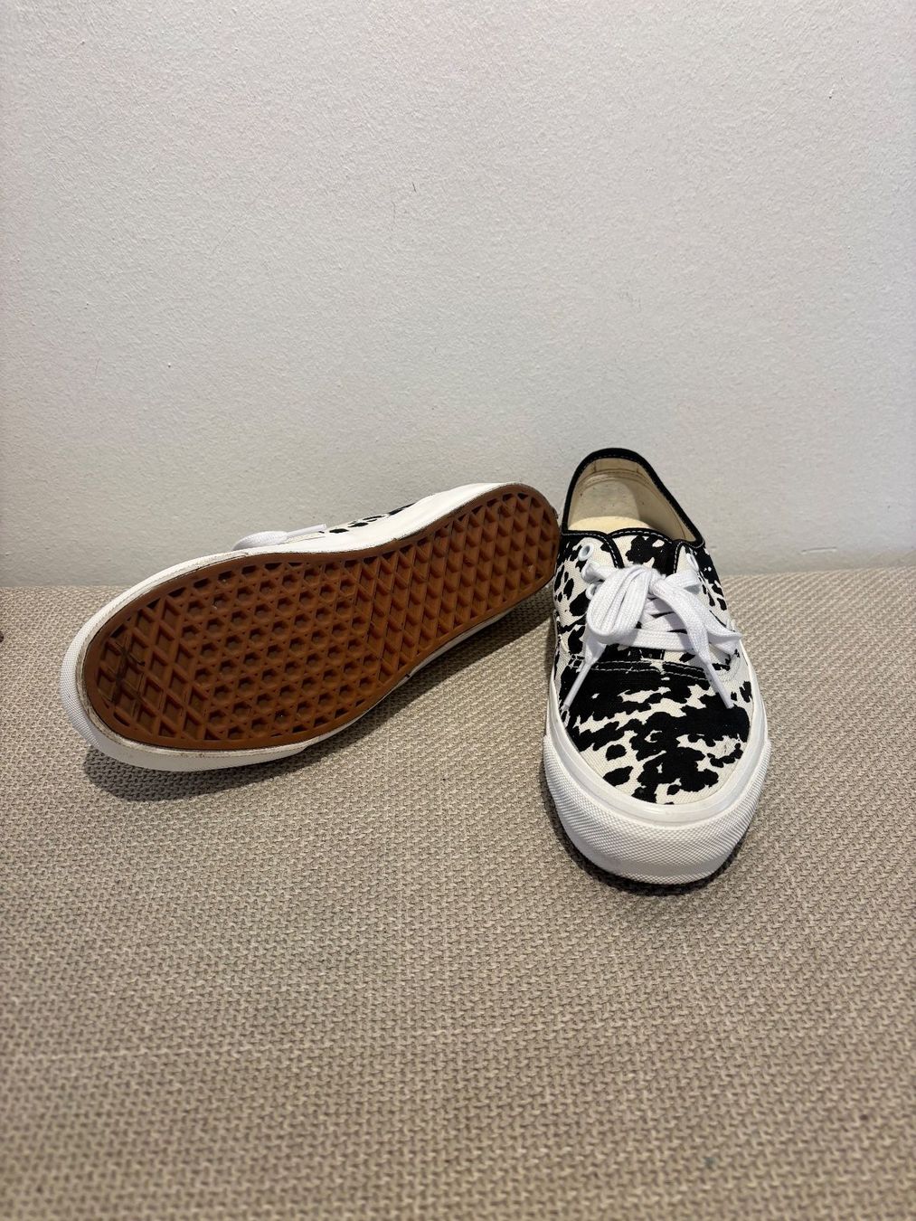 Vans Scarpe da uomo: Vans Premium Cow black & white Gr. 40 – Usato da Bottmingen venduto da ana_5hrv 3