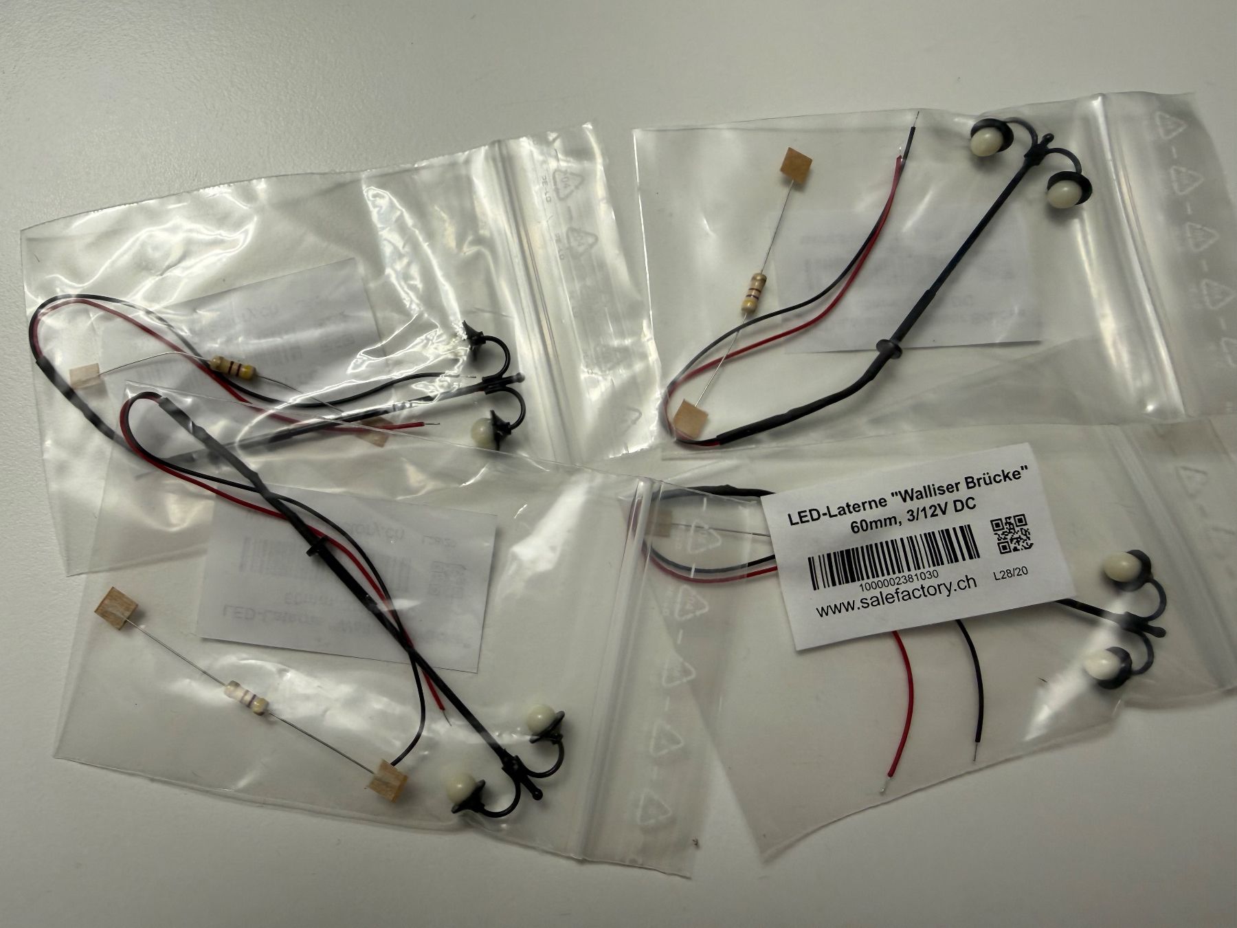 Modellini di ferrovie: 4x 2xLED Laterne Walliser-Brücke 60mm / HO – Usato da Jonschwil venduto da sutfra12 2