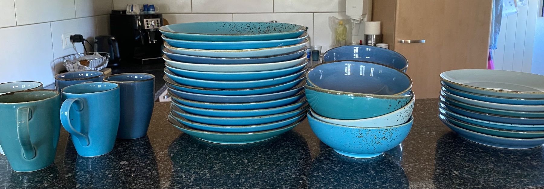 Set di piatti: Geschirr – Usato da wichtrach venduto da Tvenus 1