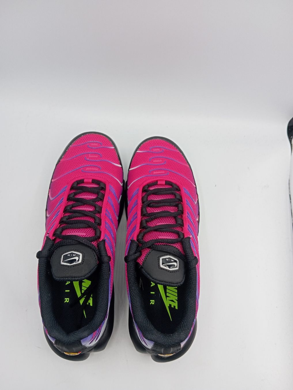 Nike Herrenschuhe: Nike Air Max Plus - Fireberry (EU39) – Neu und originalverpackt aus Schaffhausen von outlez 5