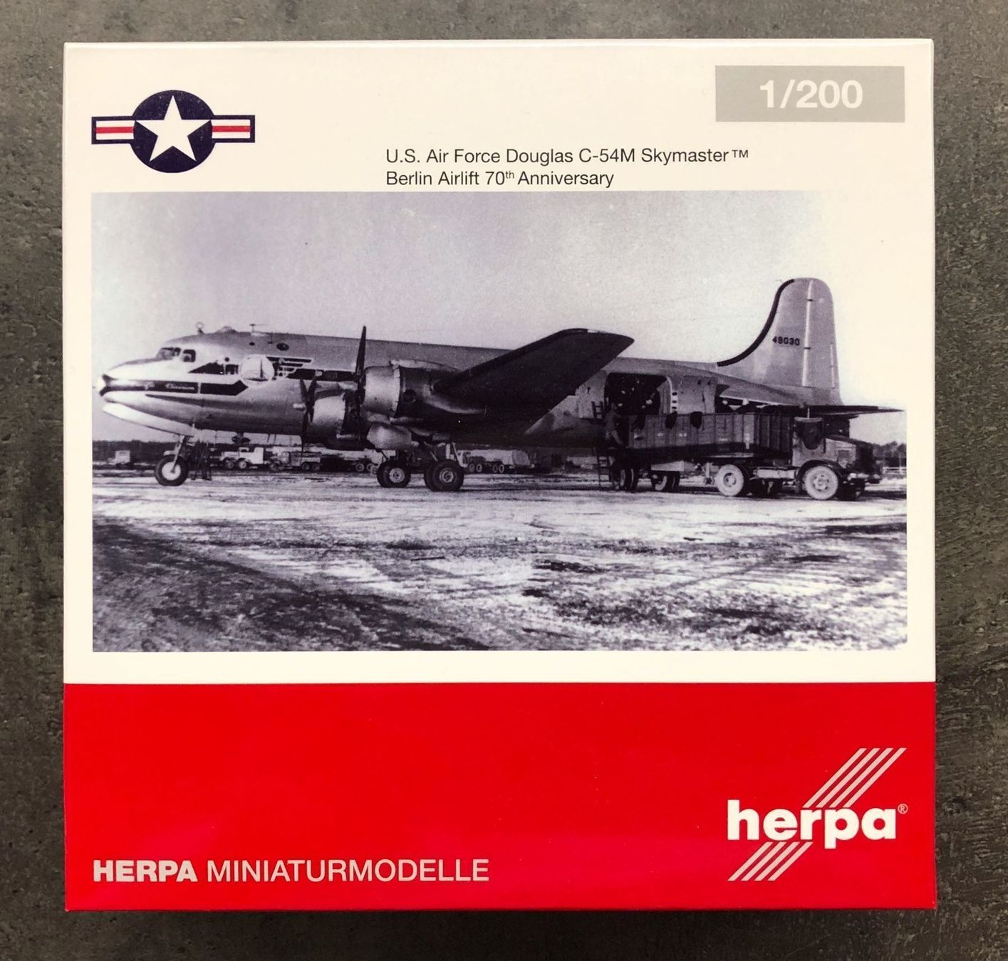 Herpa Kit di modellismo & Modellini statici: Herpa Wings 559720  "Skymaster" – Nuovo e nell'imballaggio originale da Sursee venduto da Toni-SpielSursee 1