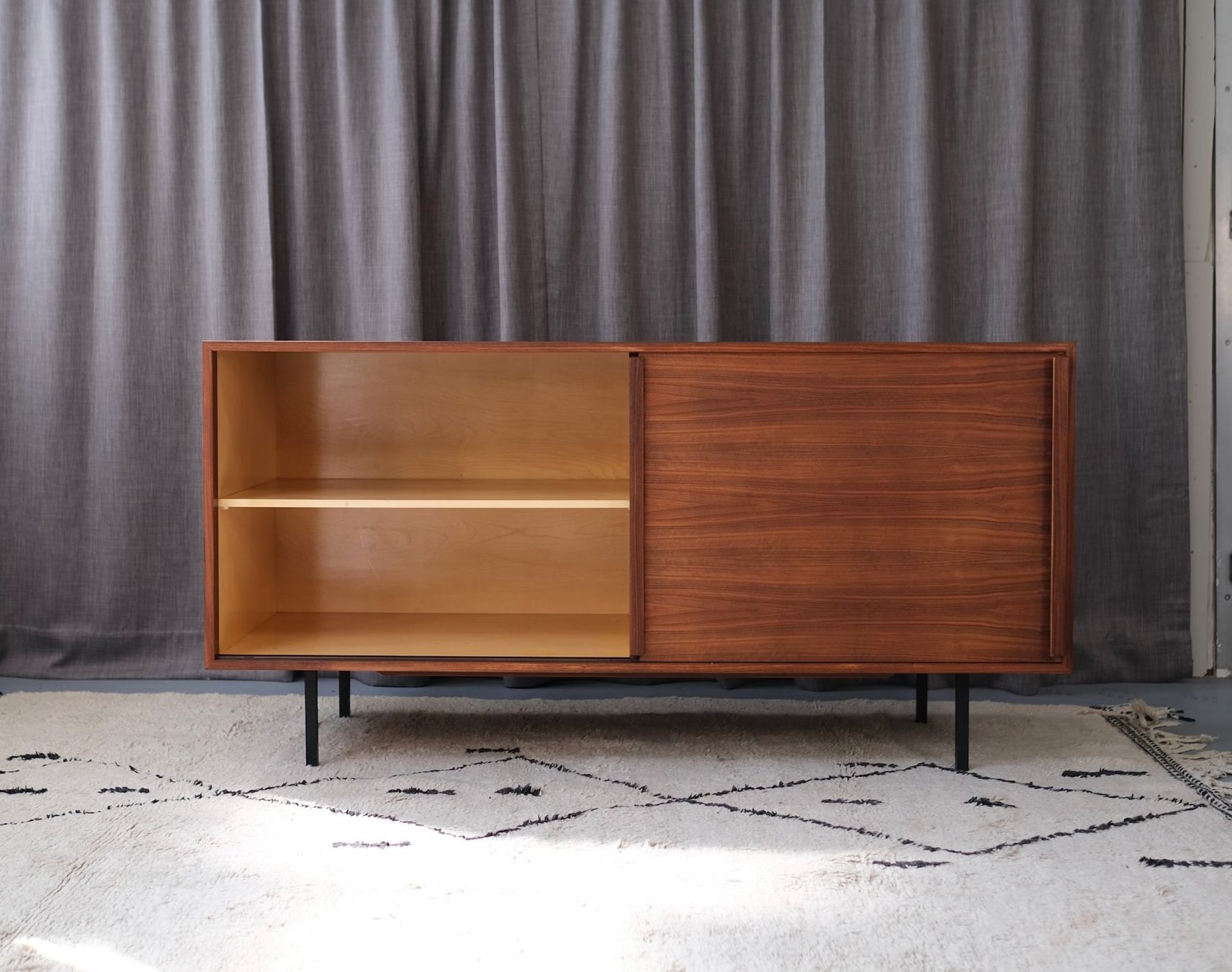 Cassettiere: Mid Century Modern Teak Sideboard, Denmark – Usato da Bern venduto da Zmodern_VIN 6