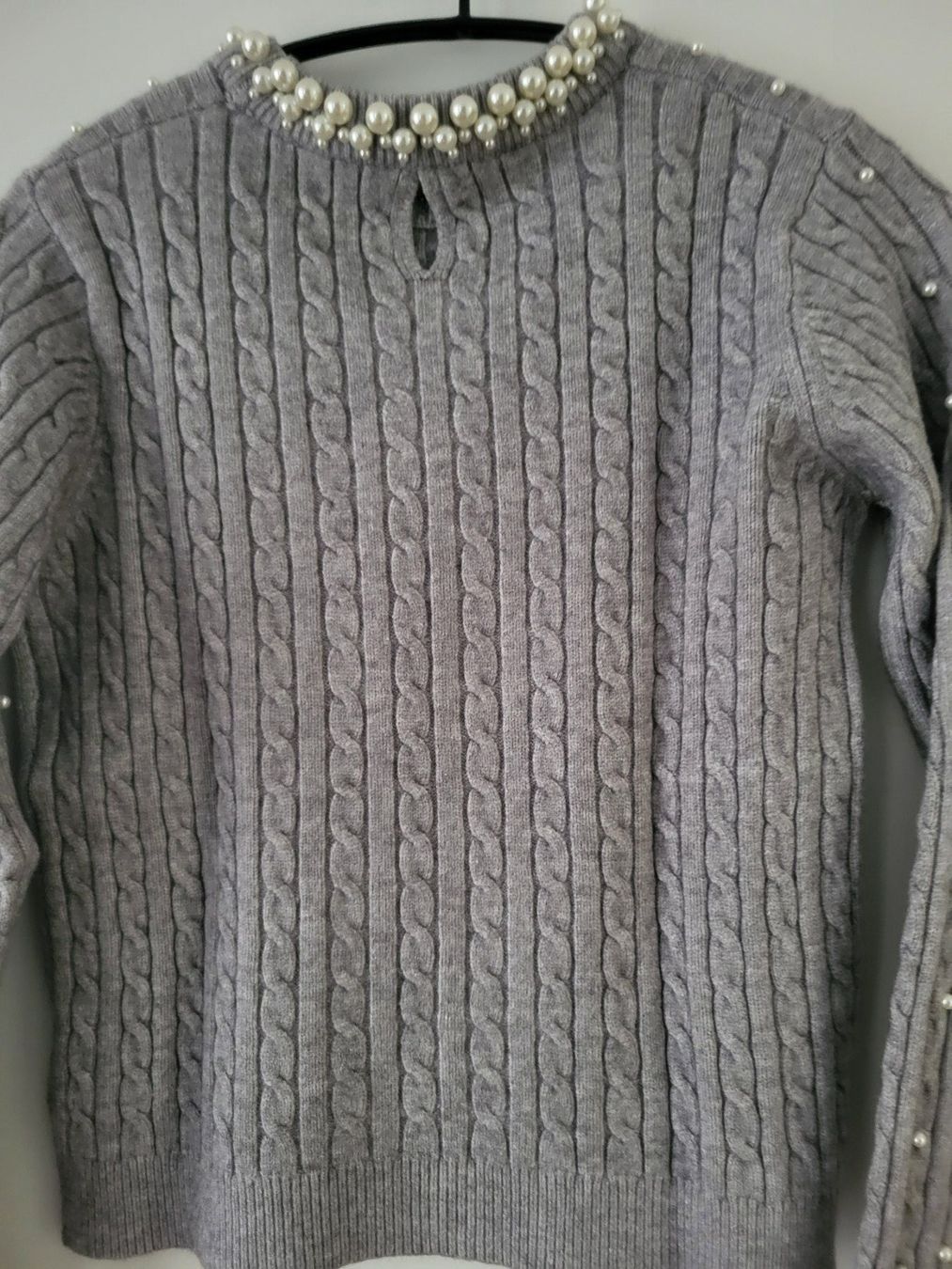 Maglioni & Felpe: Damen Pullover grau mit Perlen Zopfmuster one Size – Usato da Grüsch venduto da Marianna05 1