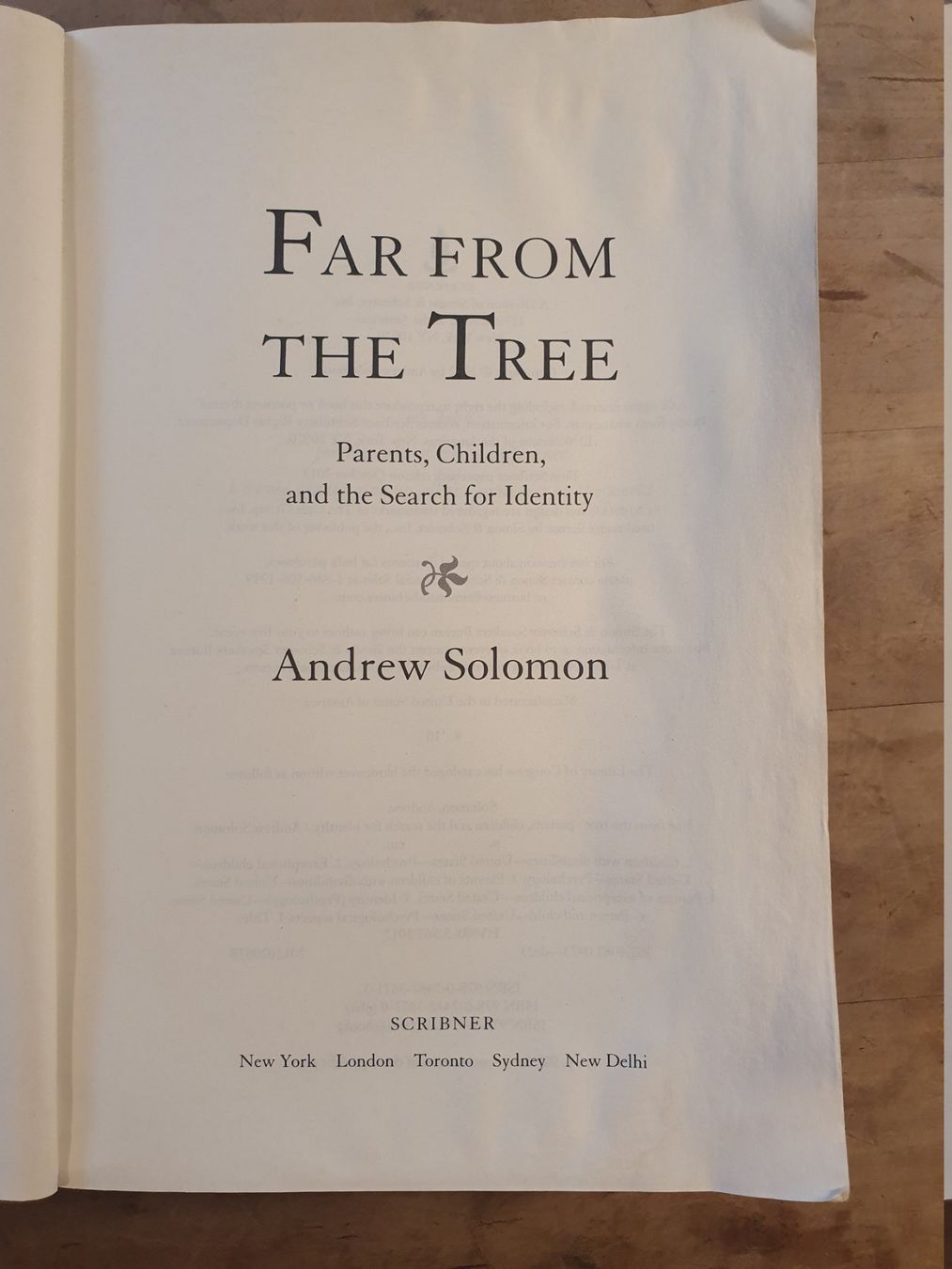 Libri: Far From The Tree Andrew Solomon Scribner – Usato da Zürich venduto da loosebone 1