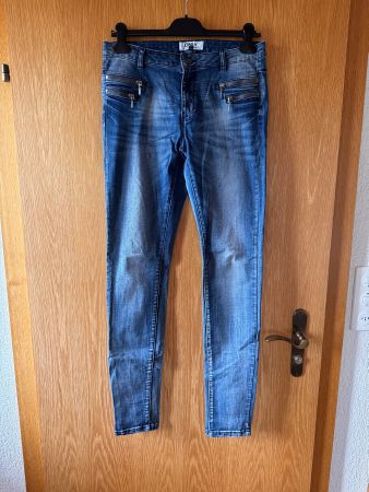 Spezielle Only Jeans mit Reisverschlüssen Gr. L