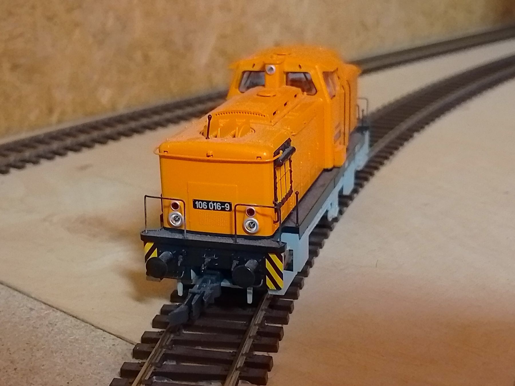 Roco Modelleisenbahnen: Roco DR V60 H0 DC mit Sound – Gebraucht aus Herrenschwanden von Kaethinti 4