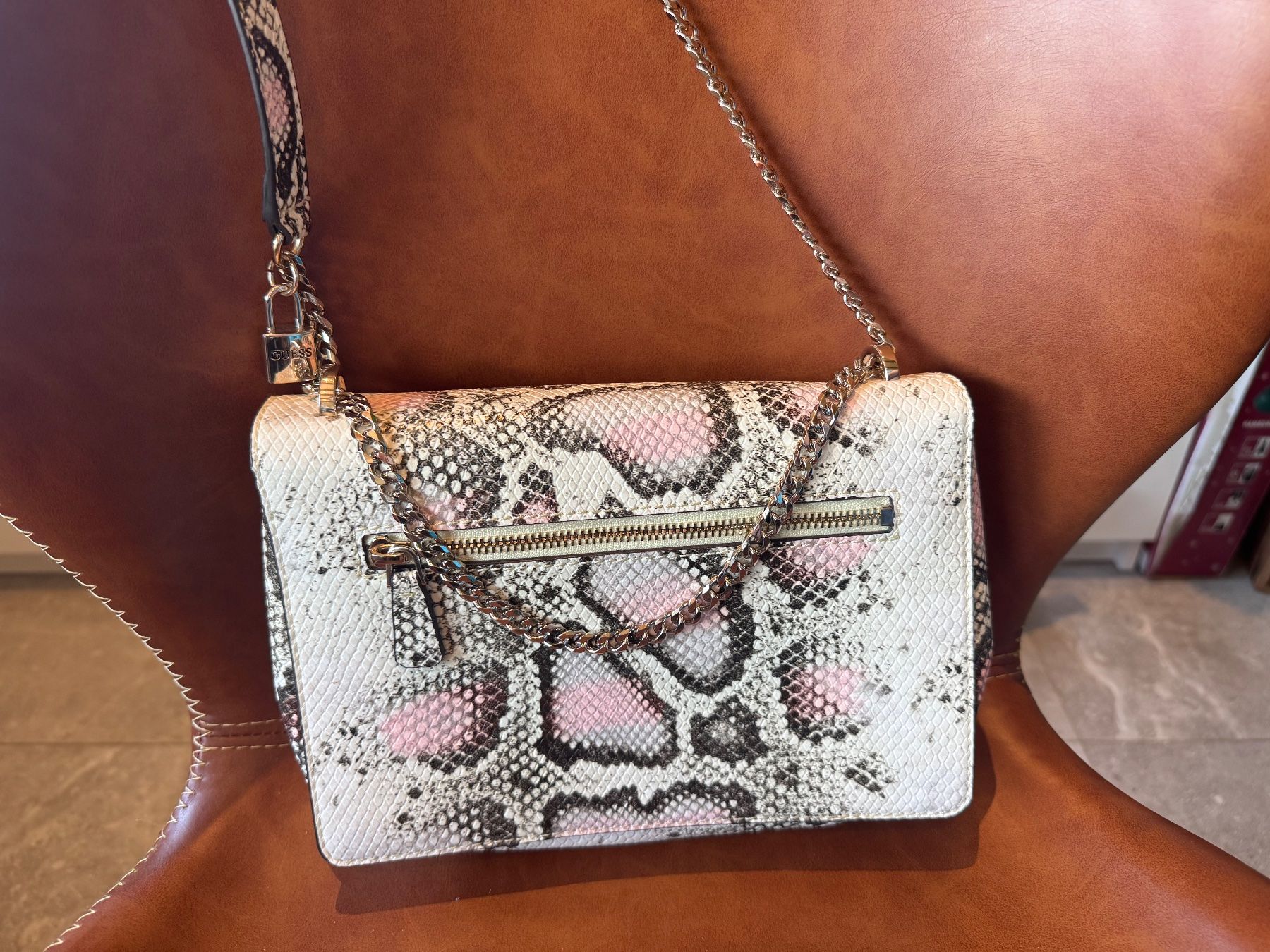 Taschen für Damen: Sac main GUESS – Gebraucht aus Vuadens von hoc_fd5p 1