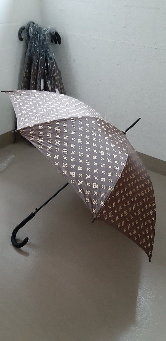 Ombrelli: Neue Regenschirme – Nuovo e nell'imballaggio originale da Tagelswangen venduto da BrigittaC01