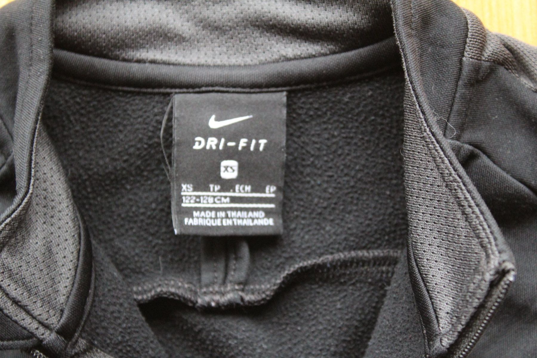 Lotti & Set di vestiti: Skipulli / Midlayer und Kappen 122/128 Trevolution Nike – Usato da Walliswil-Nbipp venduto da Speer516 5