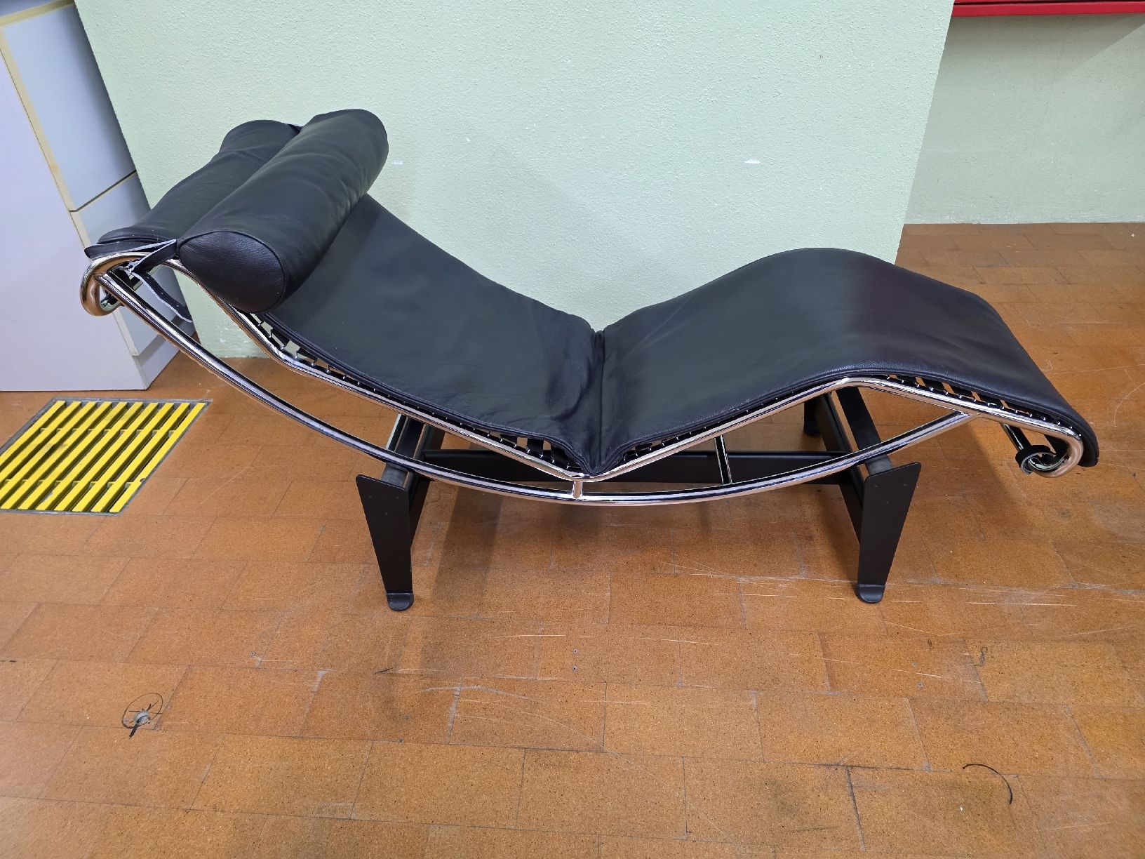 Sedie a sdraio: Designer Liege im Le Corbusier LC4 Stil – Usato da Lichtensteig venduto da Polsterwerk 4