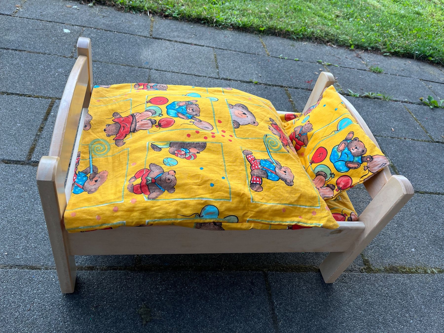 Giocattoli: Mini-Holzbett / Puppenbettli – Usato da Bubikon venduto da reisefuehrer 4