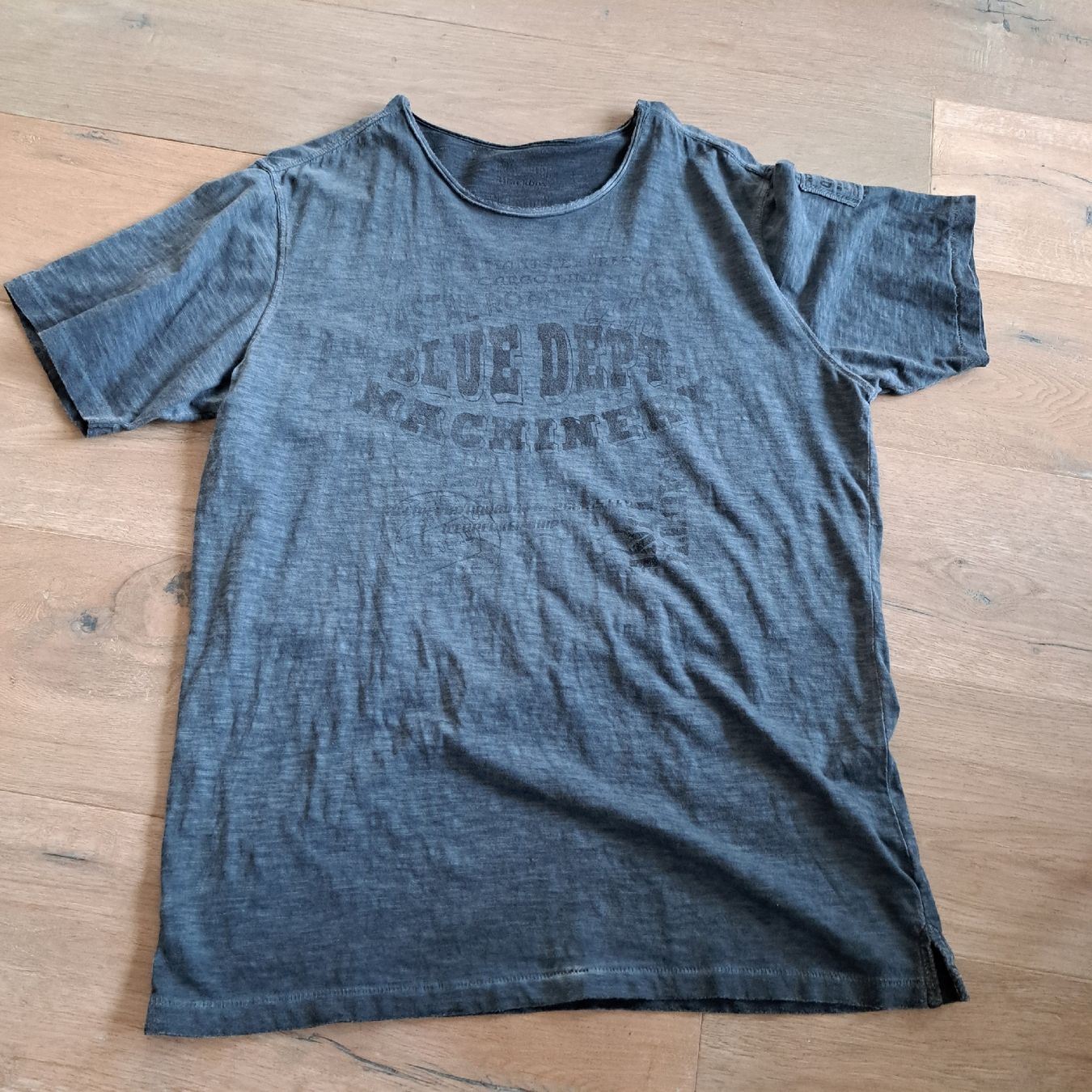 T-shirt: Blue Dept Machine T-Shirt, Grösse XL – Usato da Kriegstetten venduto da Jakasi