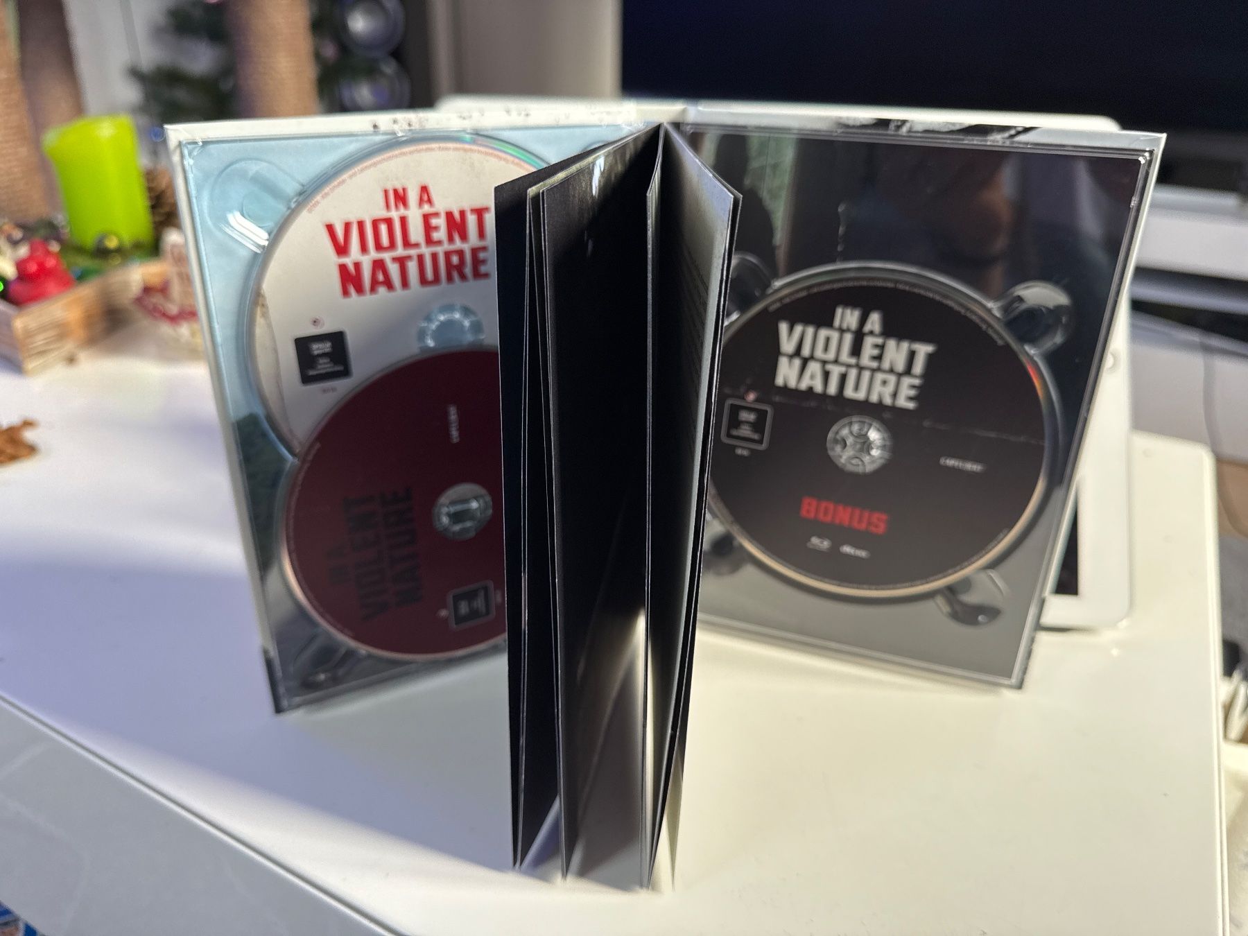 Tutti i DVDs: In A Violent Nature 4K UHD & Blu Ray Mediabook – Nuovo (secondo la descrizione) da Allschwil venduto da meeresperle 2