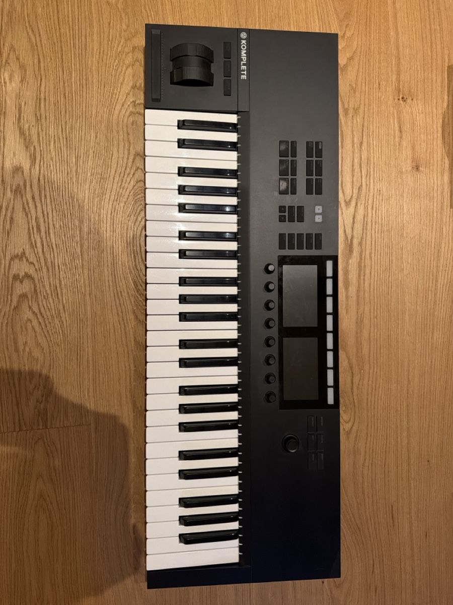 Native Instruments Strumenti musicali: Native Instruments Komplete Kontrol S49 Keyboard – Usato da Zürich venduto da numifan1