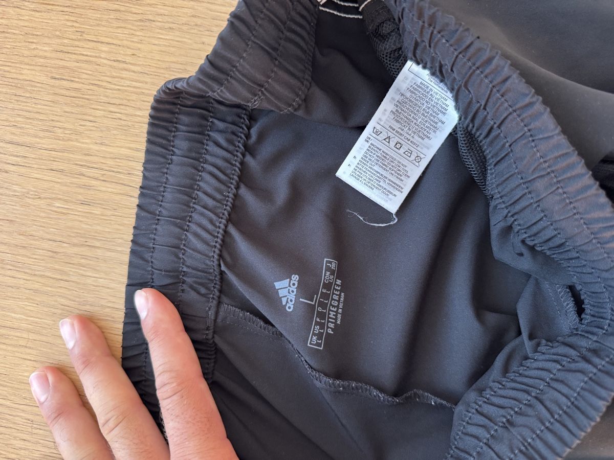 Adidas Pantaloni: Adidas Trainingshose schwarz Grösse L Oryginal – Nuovo (secondo la descrizione) da Wetzikon ZH venduto da Jan_wojt 4