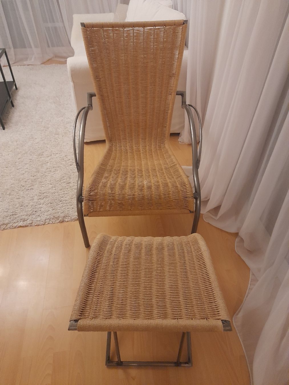 Poltrone: Handgemachter Sessel mit Hocker – Usato da Glattbrugg venduto da B_B 1
