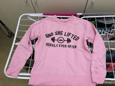 Sweatshirt "and she lifted heavily ever after" Gr S rosa