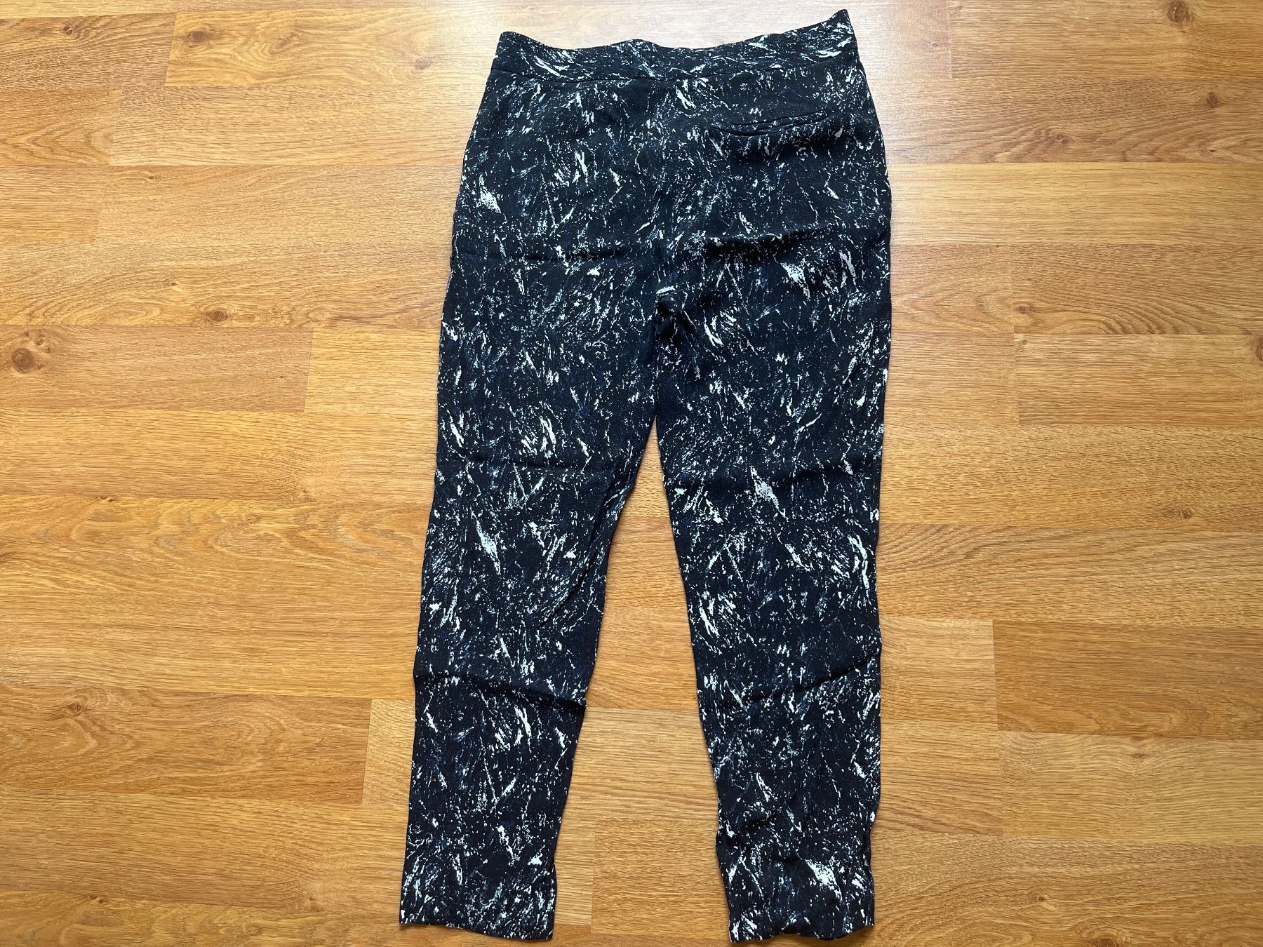 Cos Pantalons: Cos pantalon taille M – D'occasion à Genève par fyshbird 3