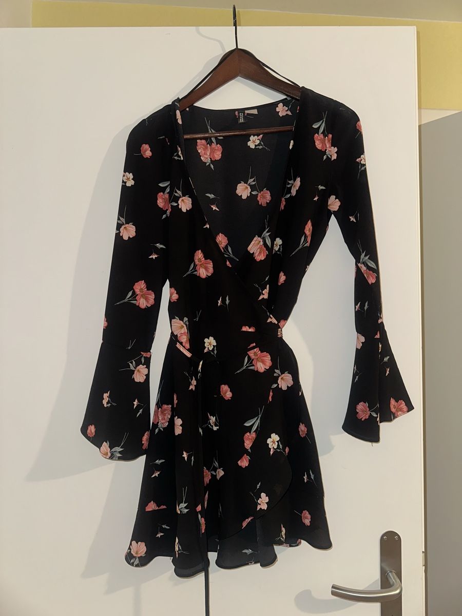 H&M Kleider: H&M Blumen Wickelkleid – Gebraucht aus Zürich von laurenmzh