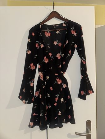 H&M Blumen Wickelkleid