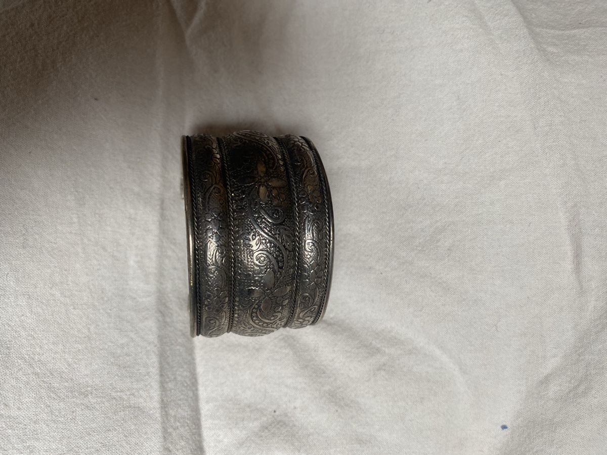 Bracciali & Braccialetti: Metallarmreif aus Indien – Usato da Rehetobel venduto da Norea69