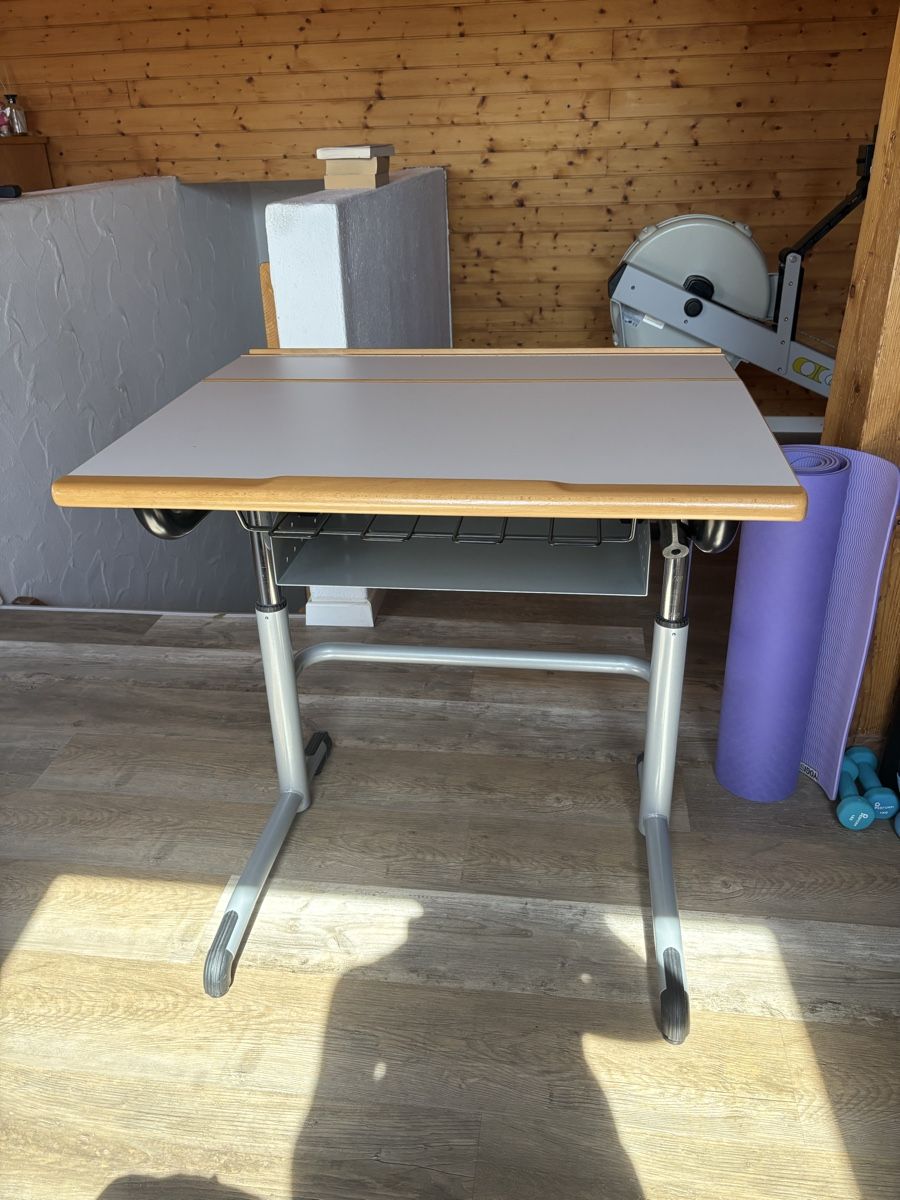 Bureaux: Kinder-Schreibtisch  – D'occasion à Samstagern par aline_2004 1