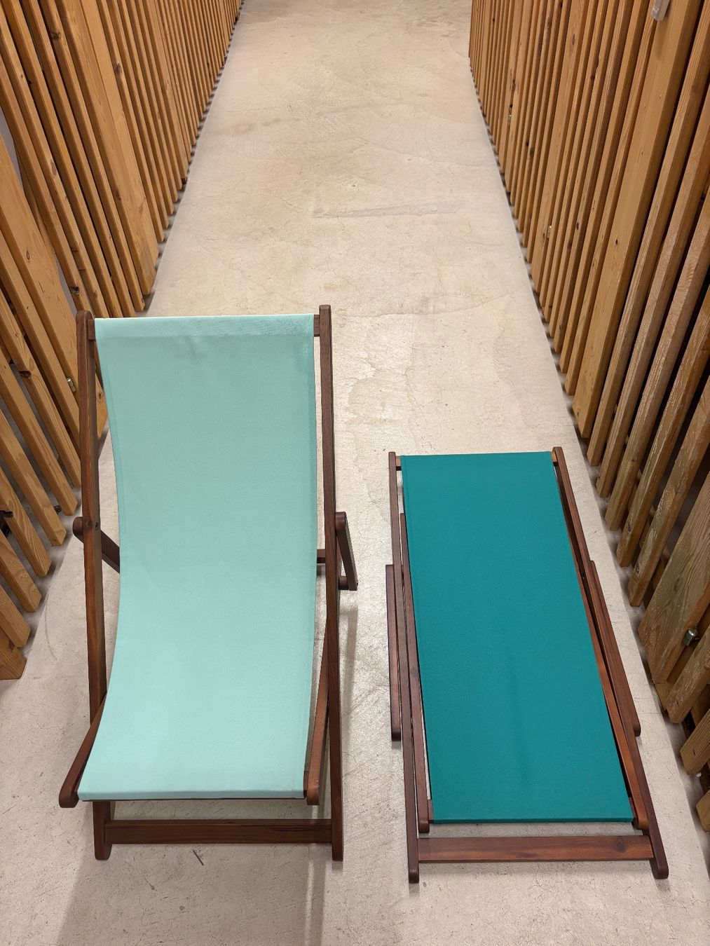 Hocker: Zwei Strandhocker aus Holz – Neu (gemäss Beschreibung) aus Zürich von Ouzopower