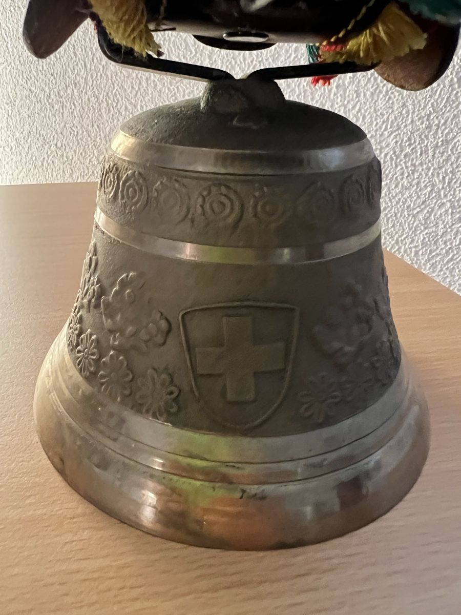 Campanacci mucche: Glocke mit Kuhglocken-Gurt, Schweizer Kreuz – Usato da Moosleerau venduto da Tami8 1