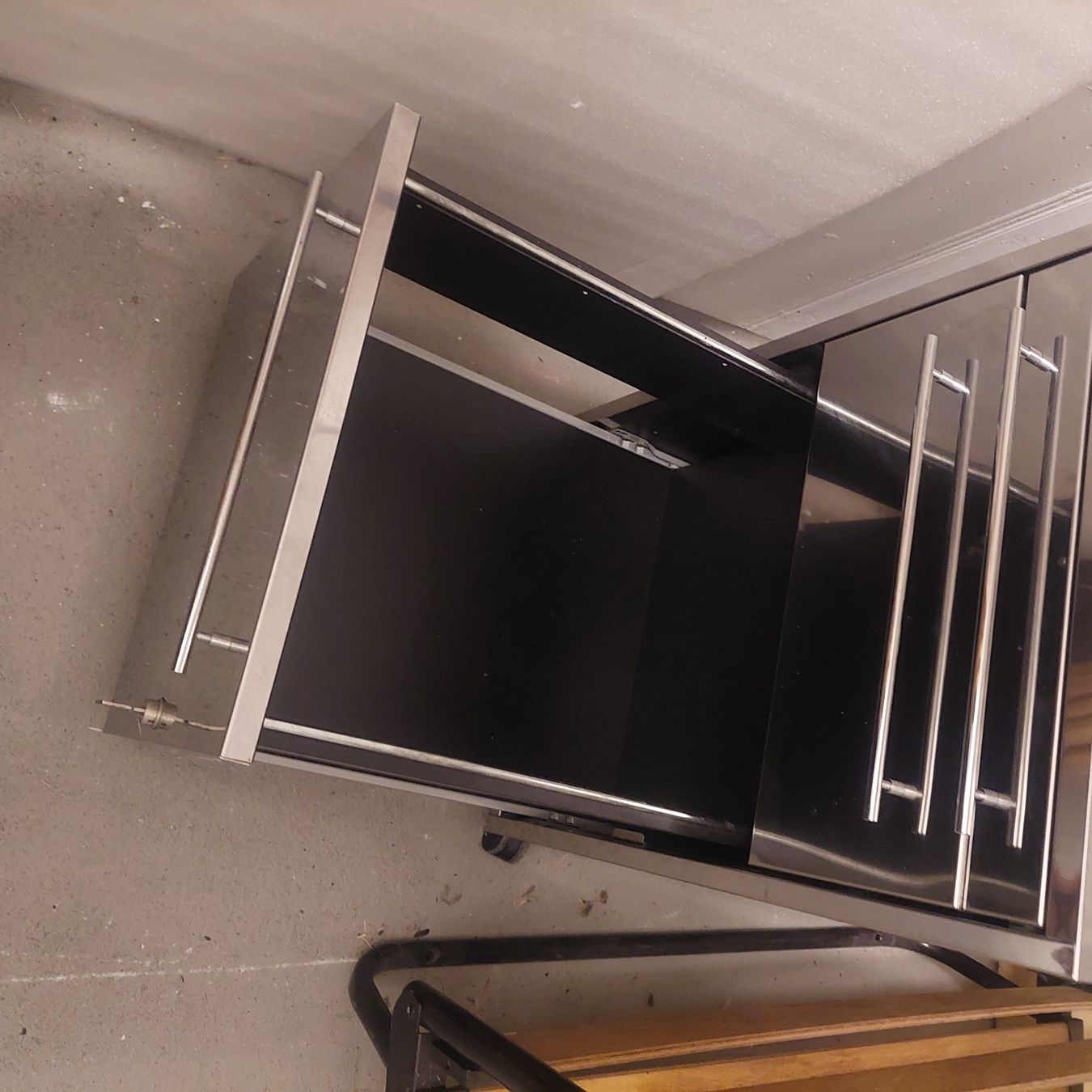 Banconi: Rollcontainer Unterstellkorpus Chrom hochglanz – Usato da Ermenswil venduto da Ingram0 4