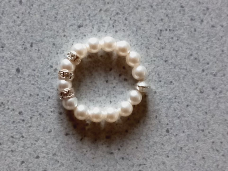 Swarovski Anelli: Swarovski Elastic-Band Fingerring Grösse 53 – Nuovo e nell'imballaggio originale da Winistorf venduto da acreativ2 1