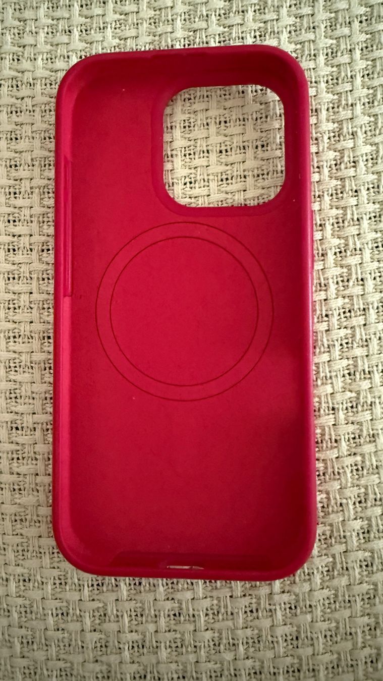 Apple Coques & Protection écran: iPhone 16 Pro Silikon Case mit MagSafe – D'occasion à Basel par Boelleli69 1