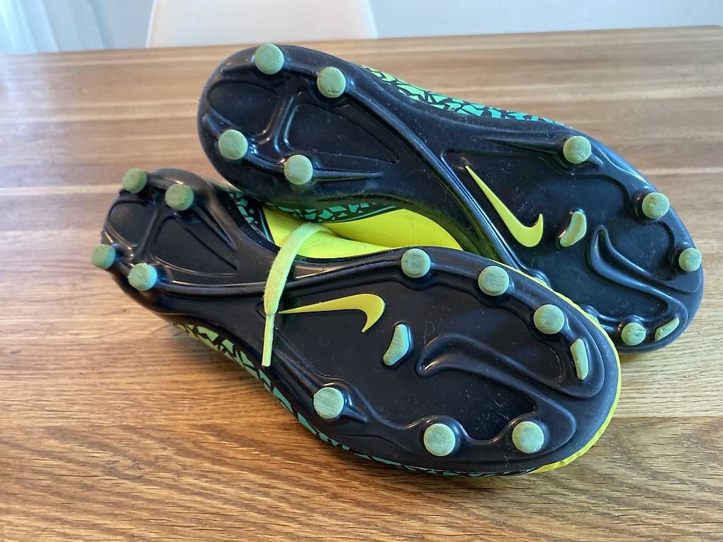 Scarpe per ragazzi: Fussballschuh Stollen Nike Gr. 36.5 – Usato da Mühlau venduto da Johuiii 2