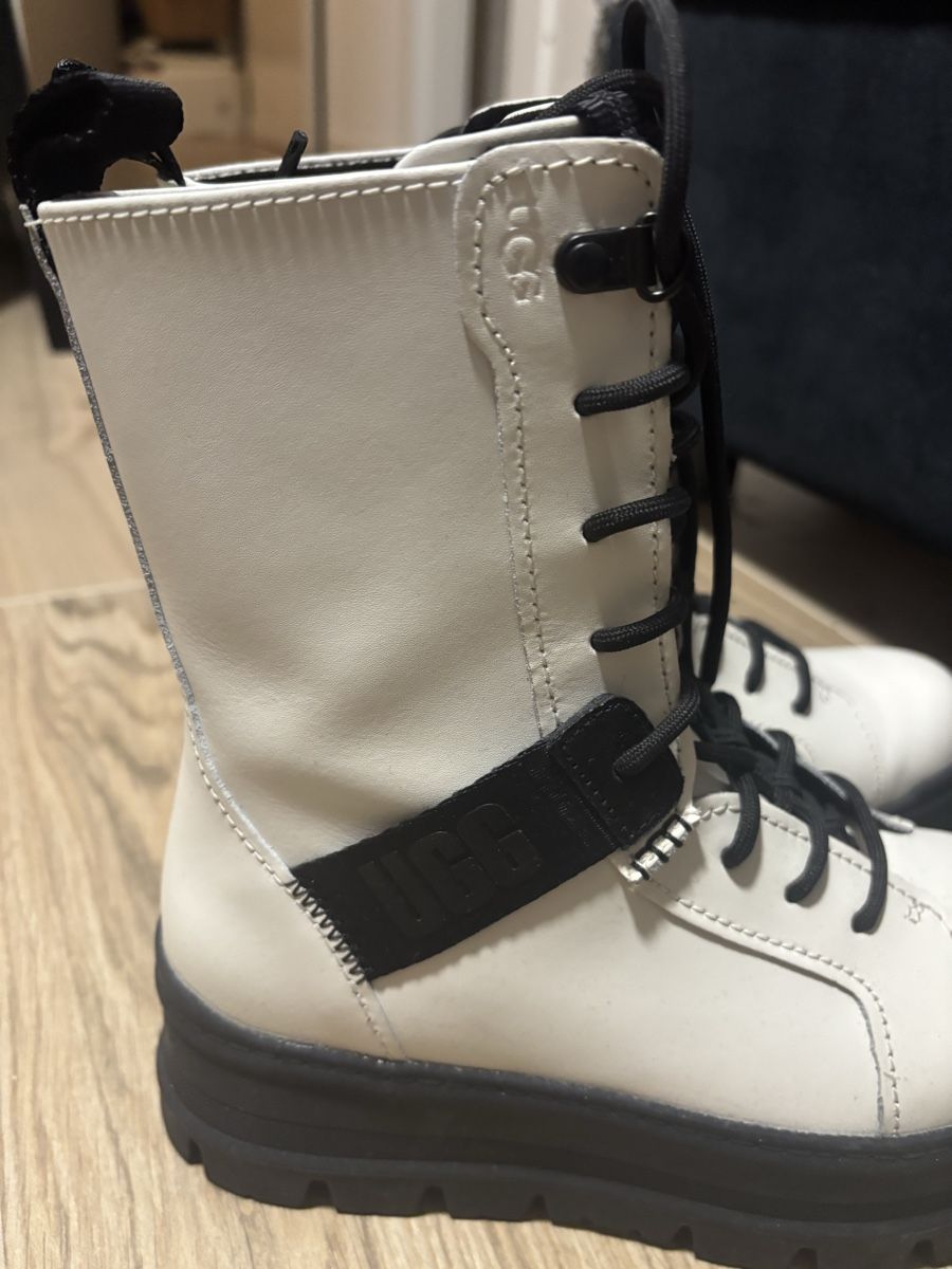 Ugg Scarpe da donna: Bottes de neige Ugg – Nuovo e nell'imballaggio originale da Chavannes-des-Bois venduto da por_bq5v 2