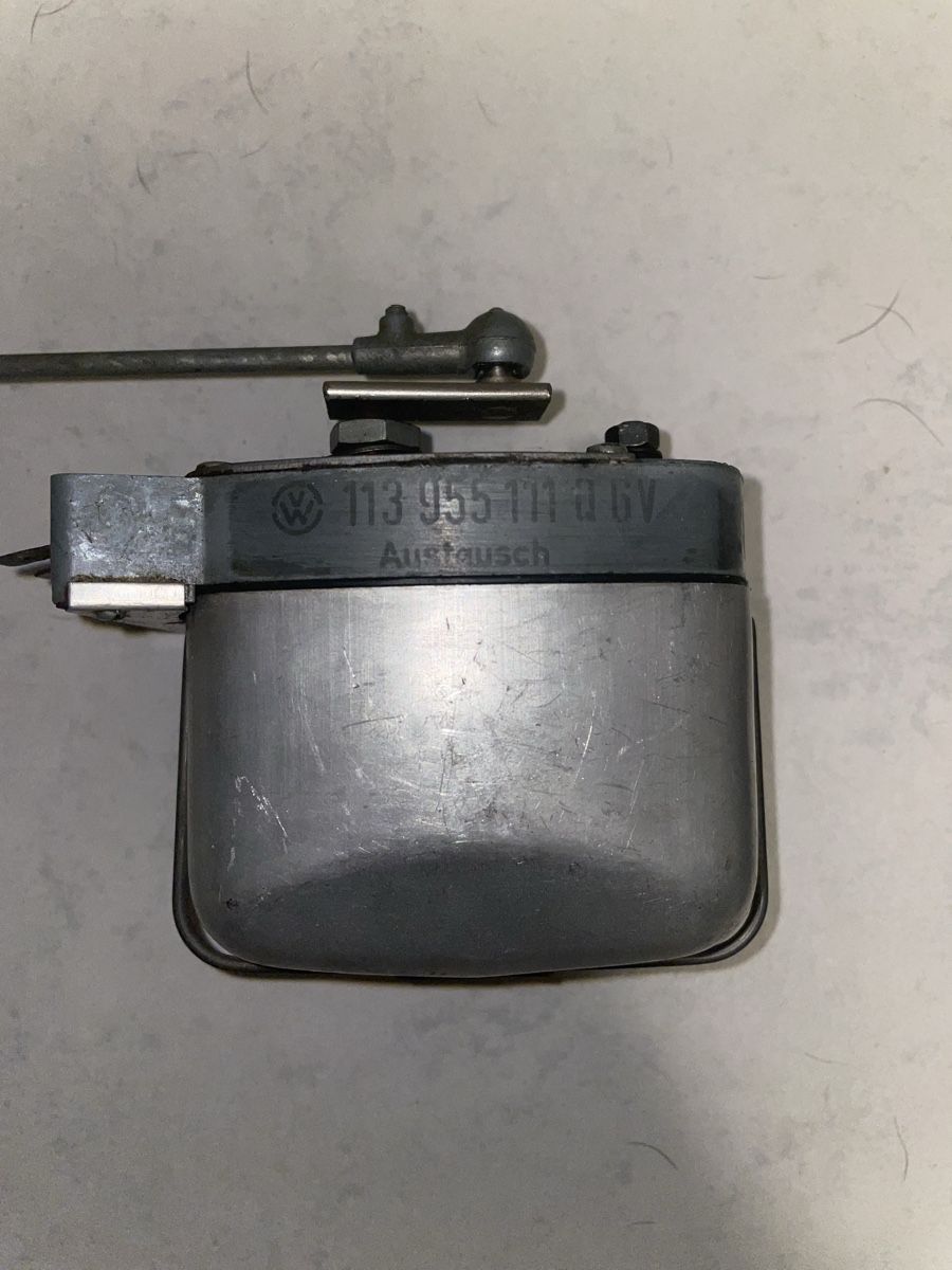 Volkswagen Tutti pezzi di ricambio auto: VW Scheibenwischermotor 2 Stk. Oldtimer Original  – Usato da Kirchleerau venduto da Resale_LC