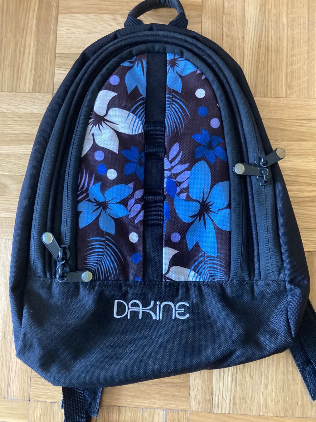 Dakine Rucksäcke: Sac à dos Dakine Noir Motif Fleurs – Gebraucht aus Genthod von daz_world