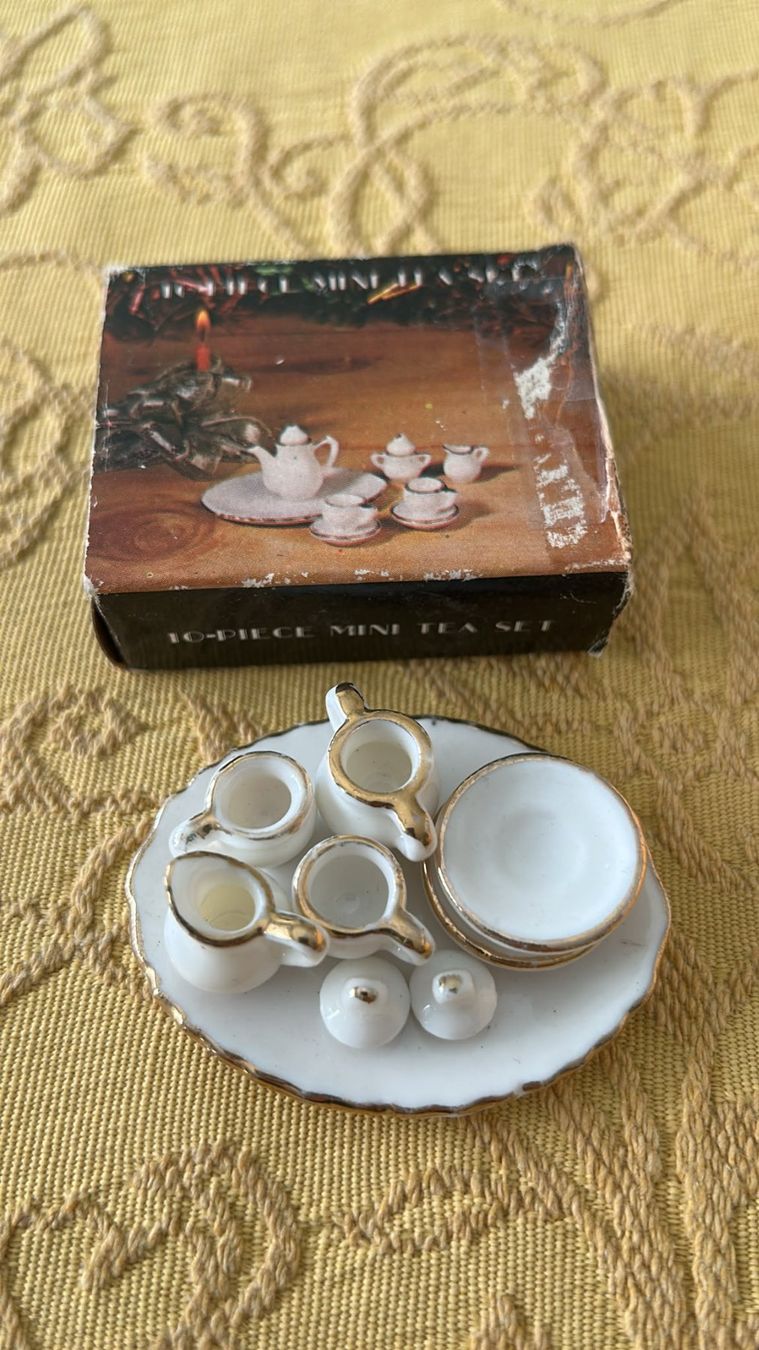 Set di piatti: 10-piece mini tea set (non completo) – Usato da Melano venduto da H-Sara