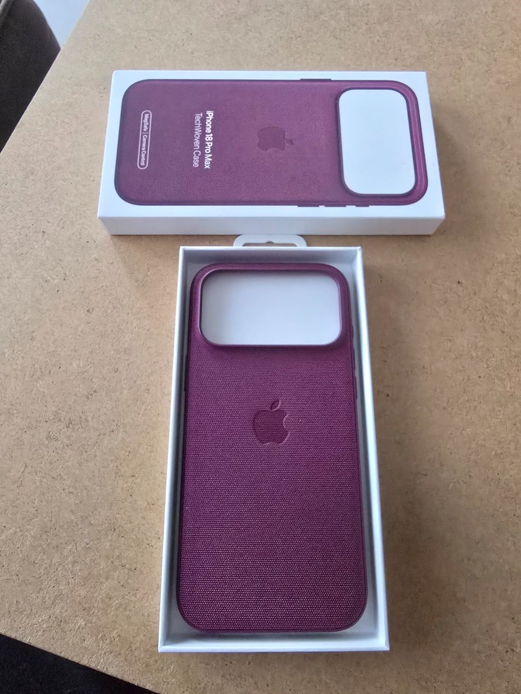 Apple Covers & Schutzfolien: iPhone 18 Pro Max TechWoven Case Rot - neu – Neu und originalverpackt aus Winterthur von HCDAVOS_1921 2