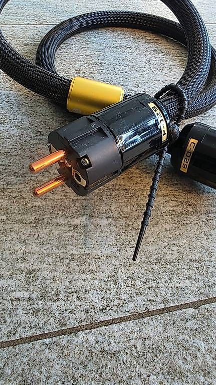 Cavi: Netzkabel High End Abschirmung 2.5 10A – Usato da Uznach venduto da Brandaoleao 1