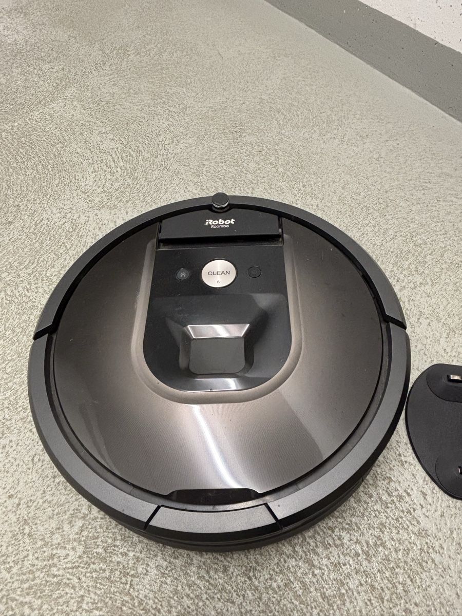 Aspirapolveri & Accessori: Saugroboter iRobot Roomba mit Ladestation gebraucht – Usato da Fällanden venduto da cha_q5cl