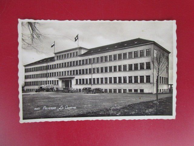 Cartes postales: 2 alte Ansichtskarten Kaserne Payerne - 1940er Jahre – D'occasion à Luzern par Horoskop1 1
