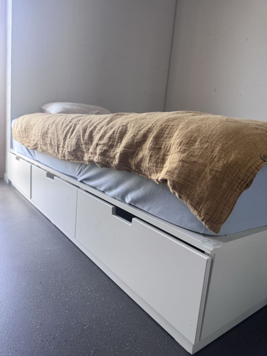 Betten: Ikea NORDLI bedframe with drawers 160x200 – Gebraucht aus Zürich von ivn_pr75