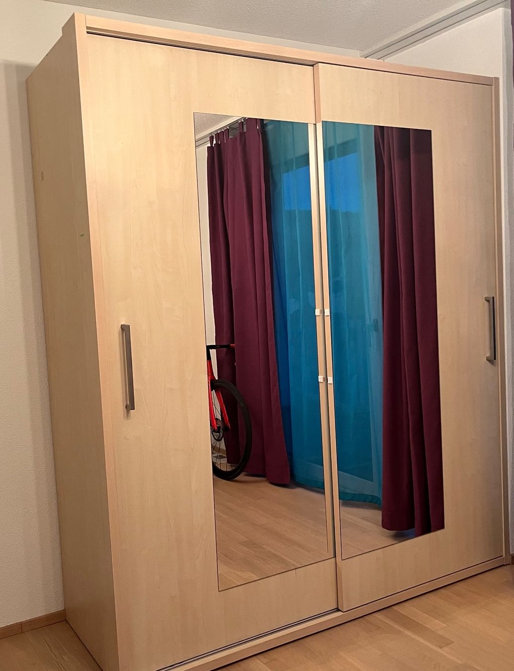 Guardaroba: Kleiderschrank mit Spiegel – Usato da Schwerzenbach venduto da Ca-Pe 1