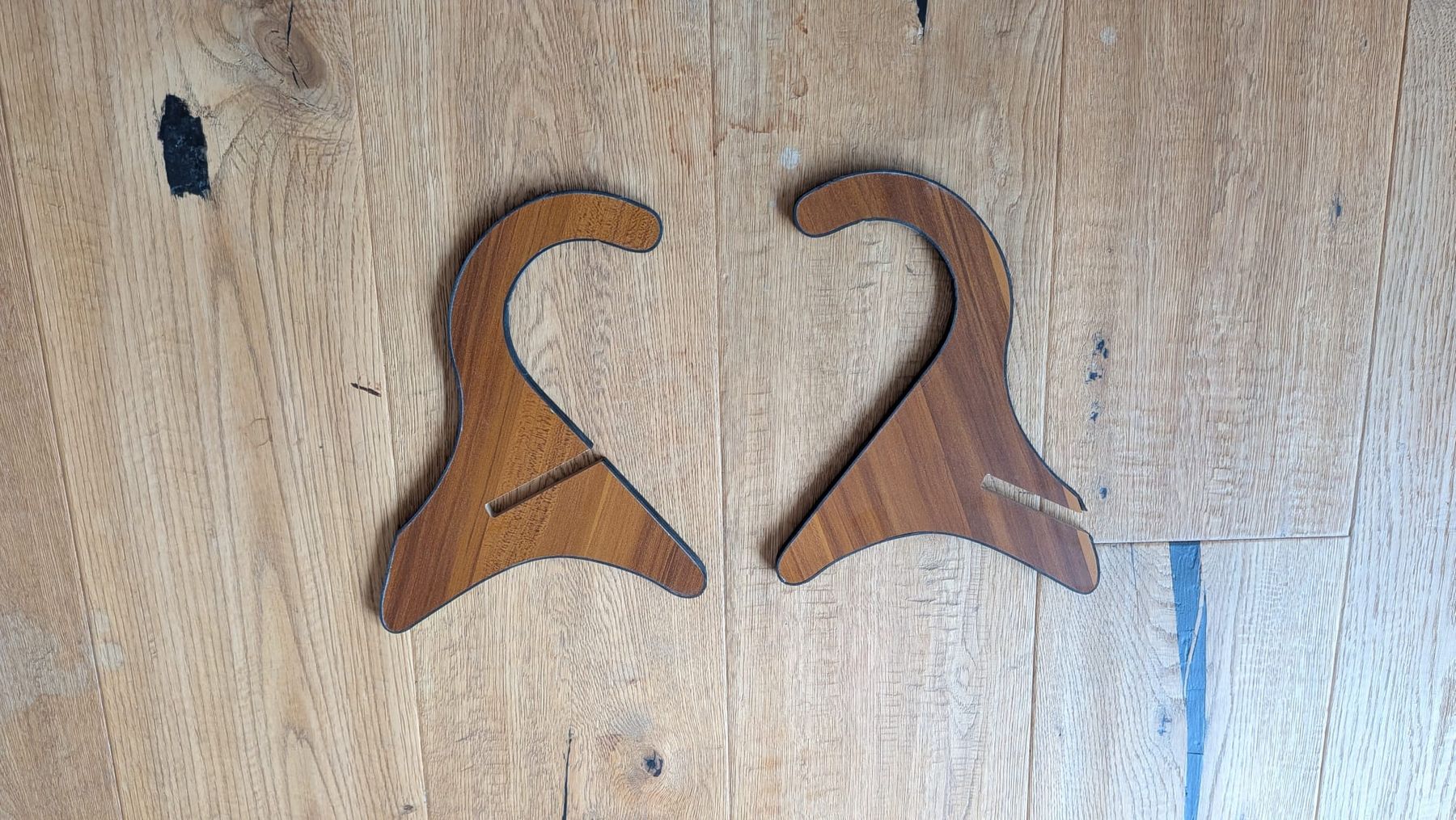 Sonstige Dekorationen & Accessoires:  Ukulele Ständer Holz  – Gebraucht aus Flüelen von cel_m527 2