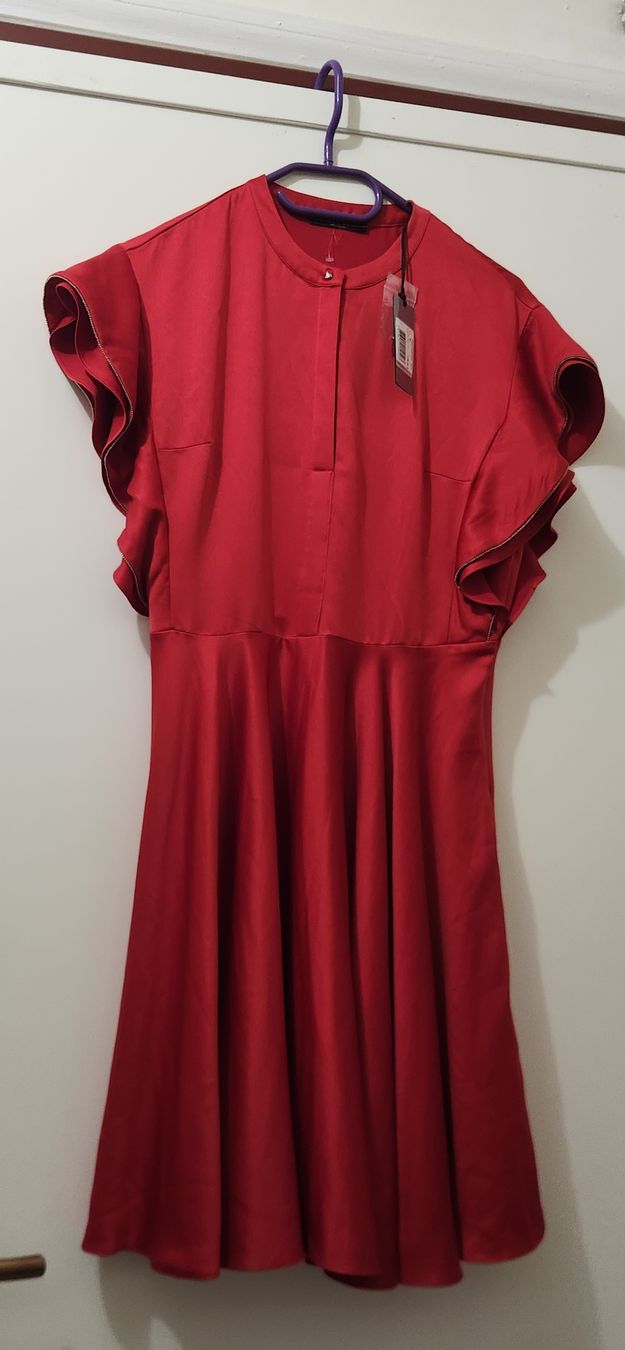 Guess Vestiti: Robe GUESS rouge taille M neuve avec etiquette – Nuovo (secondo la descrizione) da Niedergösgen venduto da Eva2410