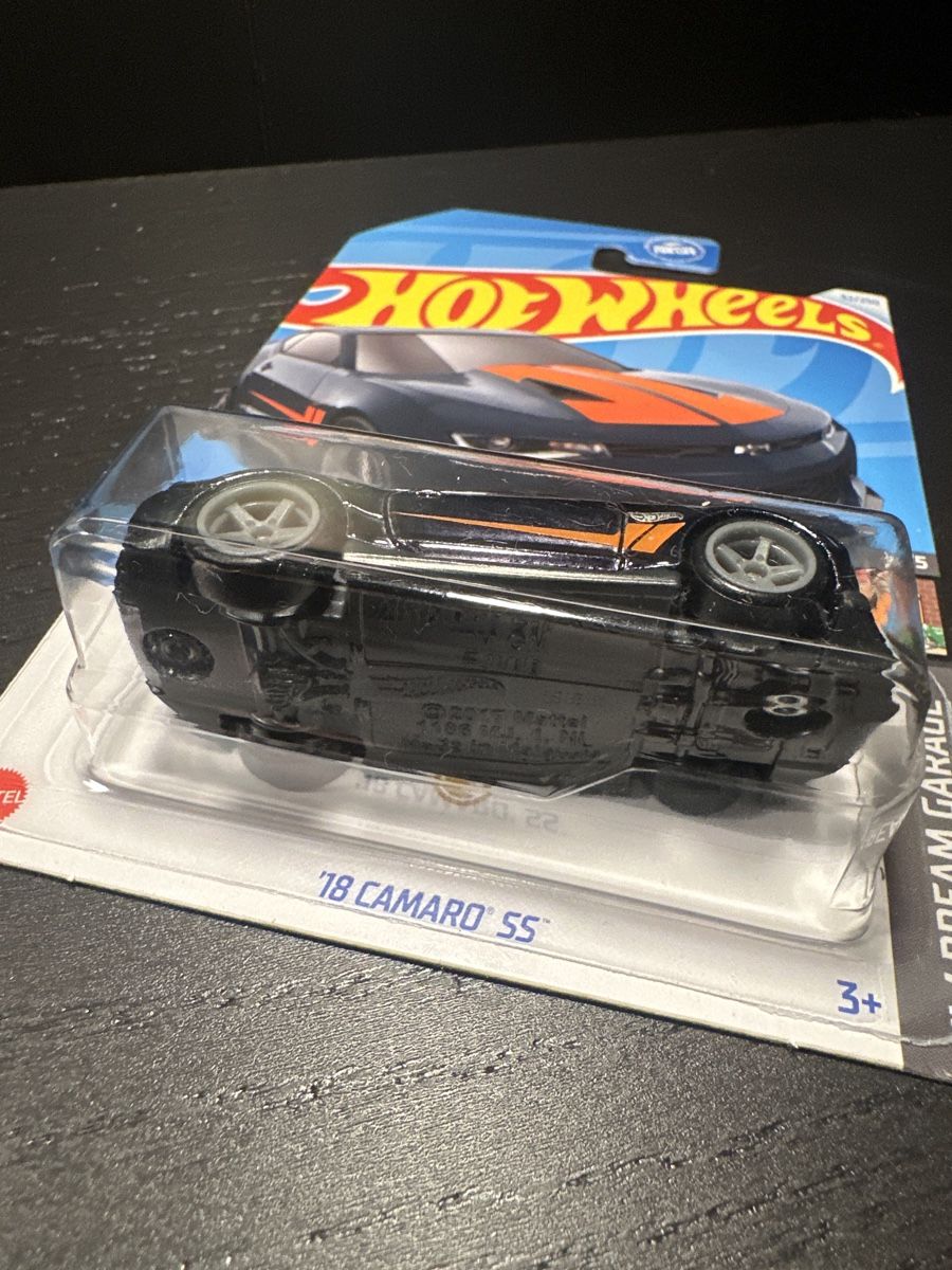 Hot Wheels Modellini d'auto: Hot Wheels Camaro SS SUPER TREASURE HUNT – Nuovo e nell'imballaggio originale da Brunnen venduto da diecastflave 2