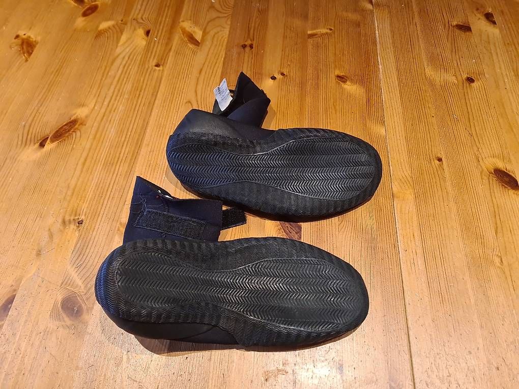 Tauchanzüge: Chaussons Néoprène de plongée natation 44 – Gebraucht aus Châtel-St-Denis von max_fri 1