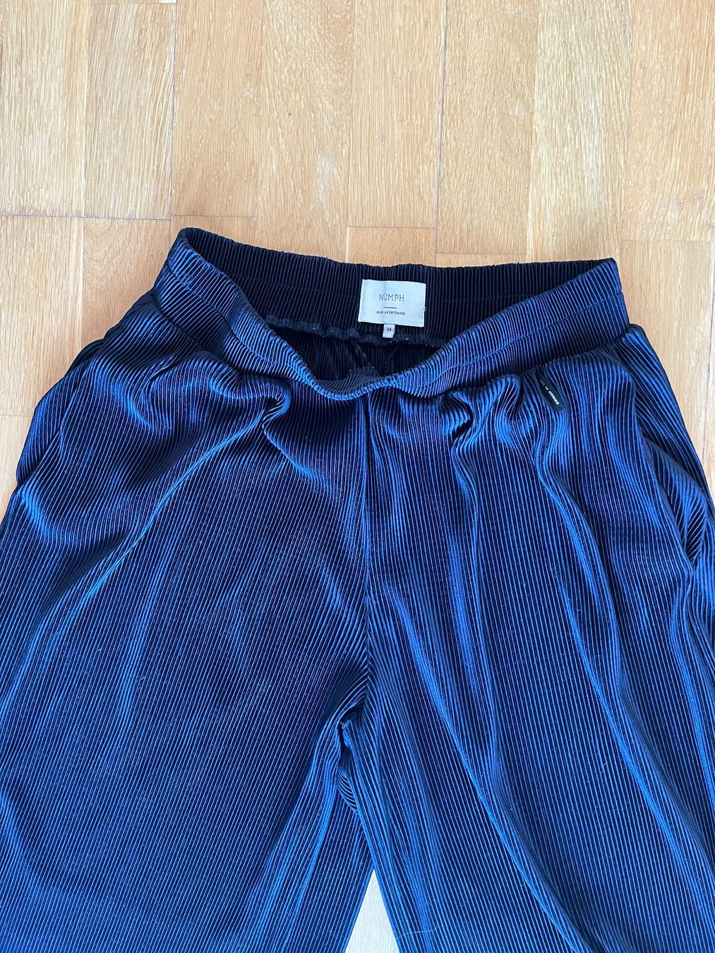 Pantaloni: Plisseehose von Nümph, dunkelblau, Grösse 34 – Usato da Basel venduto da jas_xy6j 2