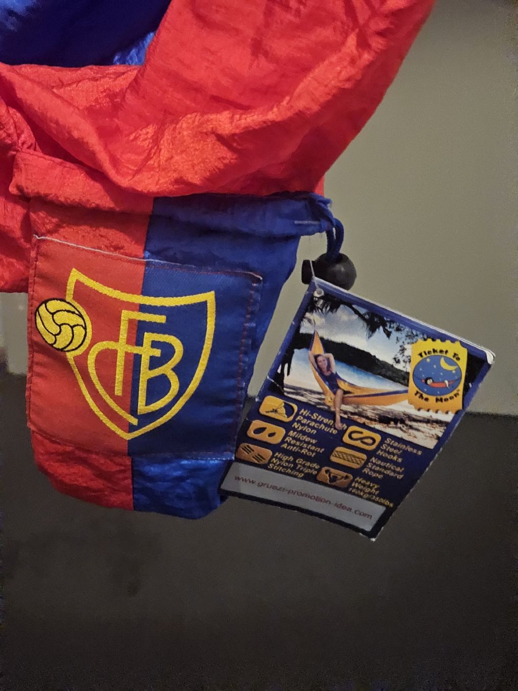 Amache: FC Basel Sitz-Hängematte Neuwertig! – Nuovo e nell'imballaggio originale da Basel venduto da kai_1893 1